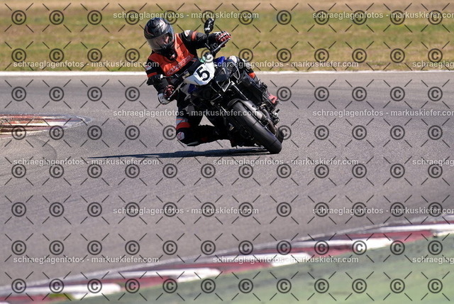 26bt04-1249 | markuskiefer.com - Realisiert mit Pictrs.com