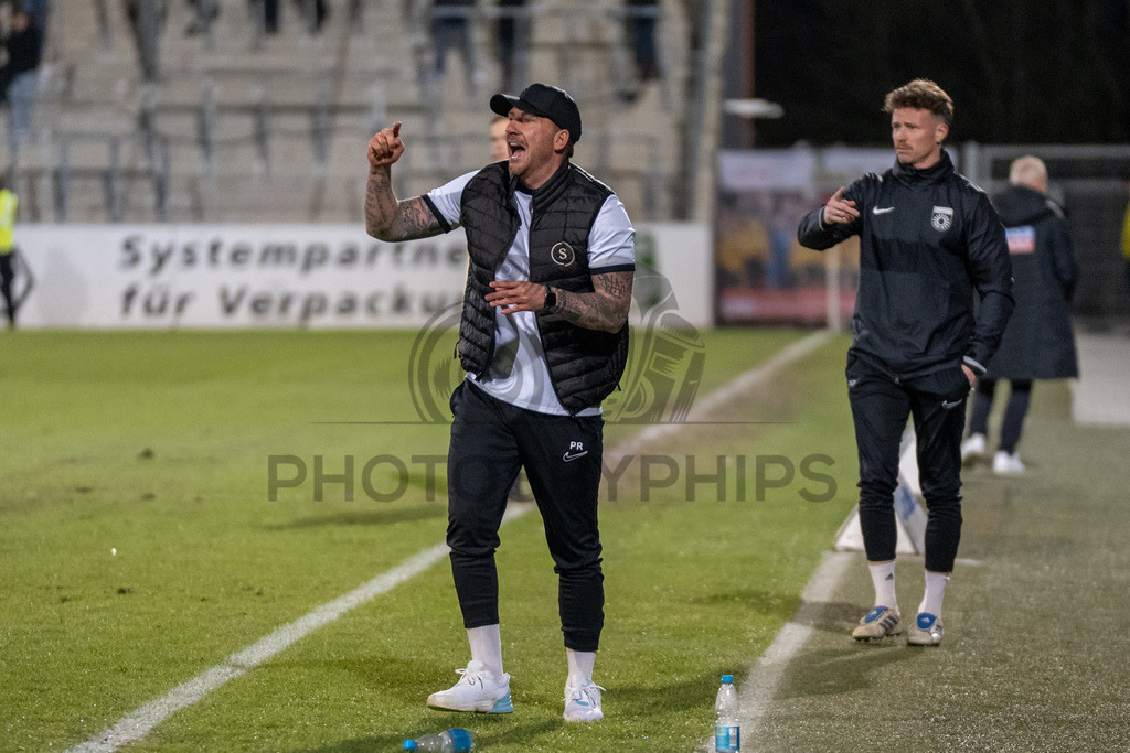 SG Sonnenhof Grossaspach vs. SSV Ulm 1846 Fussball, Fussball, WFV-Pokal, Viertelfinale, 01.04.2026 | Pascal Reinhardt (Trainer SG Sonnenhof Großaspach) feuert seine Truppe an,SG Sonnenhof Grossaspach vs. SSV Ulm 1846 Fussball, Fussball, WFV-Pokal, Viertelfinale, 01.04.2026