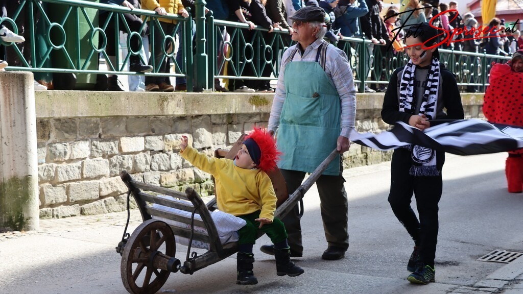 fasching-mariazell2025 (29) | Mit meiner Kamera halte ich besondere Augenblicke, faszinierende Landschaften und interessante Details fest. Dabei entstehen ganz unterschiedliche Aufnahmen – von stimmungsvollen Landschaftsfotografien und beeindruckenden Drohnenaufnahmen über Pressefotos - Realisiert mit Pictrs.com