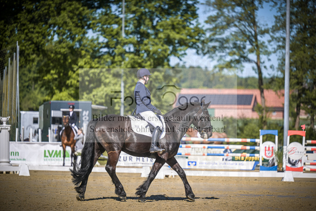 DOS_4149 | Entdecke hochwertige Reitturnierfotos von Foto Oger. Professionell, emotional und authentisch – jetzt Lieblingsmomente im Shop bestellen.Deutschlandweite Turnierfotografie. - Realisiert mit Pictrs.com