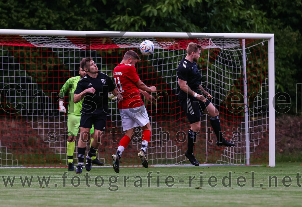 2023-08-25_102_FC_Finsing_gegen_FC_Lengdorf | Finsing, Deutschland, 25.08.2023:
Fußball, Kreisliga 2023 / 2024, 6. Spieltag, FC Finsing gegen FC Lengdorf, Endergebnis: 5:0

Patrick Forchhammer (FC Finsing, #13), Martin Lechner (FC Lengdorf, #11), Valentin Bachmeier (FC Finsing, #6)

Foto: Christian Riedel / fotografie-riedel.net