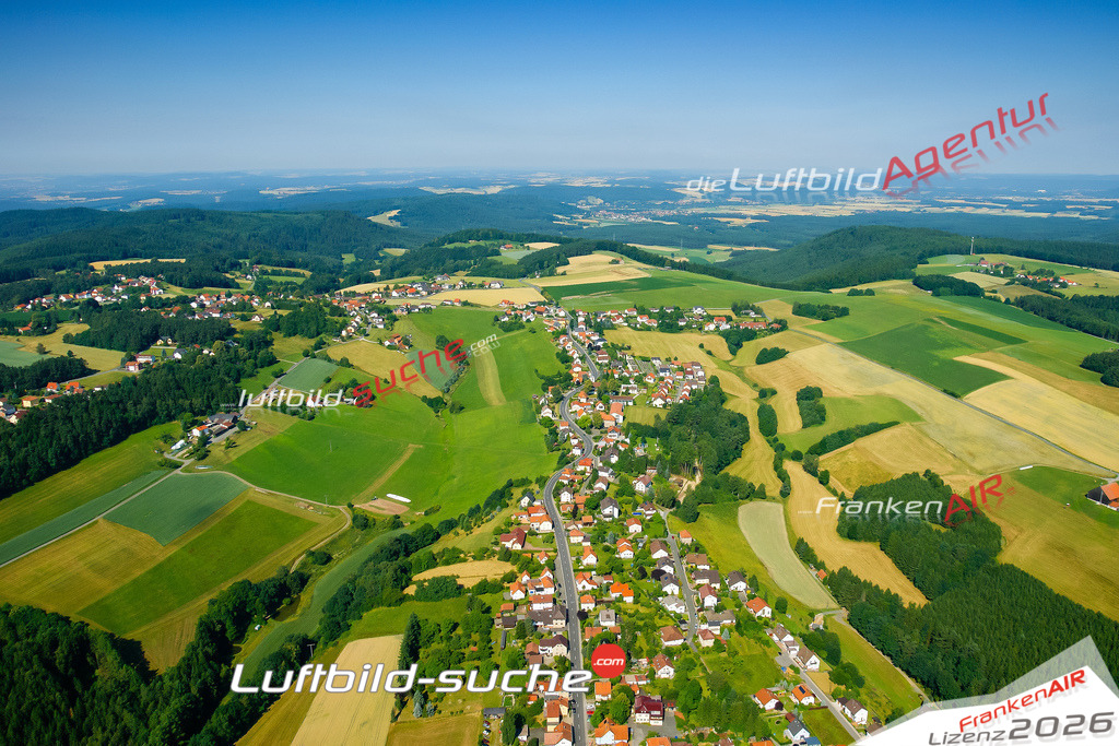 Die Luftaufnahme Gehuelz - Kronach wurde vom UL-Flugzeug (keine Drohne) aus fotografiert.Hohe Druck- Auflösung-die Geschenkidee!