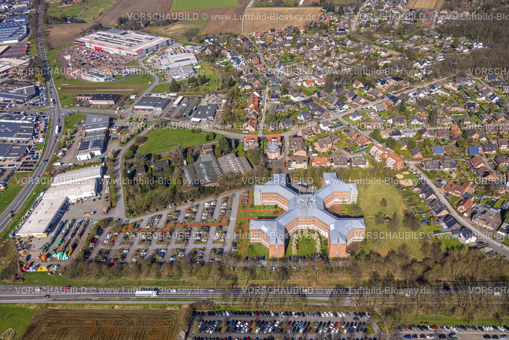 Wesel240310475 | Luftbild, Evangelisches Krankenhaus Wesel EVK Care, Parkplatz, sternförmige Tagesklinik Philipp-Reis-Straße, Schepersfeld, Wesel, Nordrhein-Westfalen, Deutschland