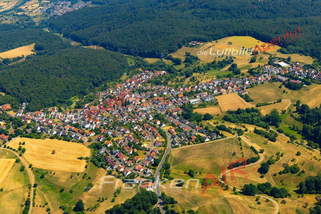 johannesberg-aktuelles-luftbild-1080-2023 | Das Luftbild zeigt :  Johannesberg - Die Luftaufnahme wurde 2023 vom UL-Flugzeug aus erstellt ( keine Drohne ) - 
Hochauflösende Luftaufnahme - Für grossformatige Ausdrucke geeignet. Die Geschenkidee !
Mit Lizenz und Bildrechte bestellbar
