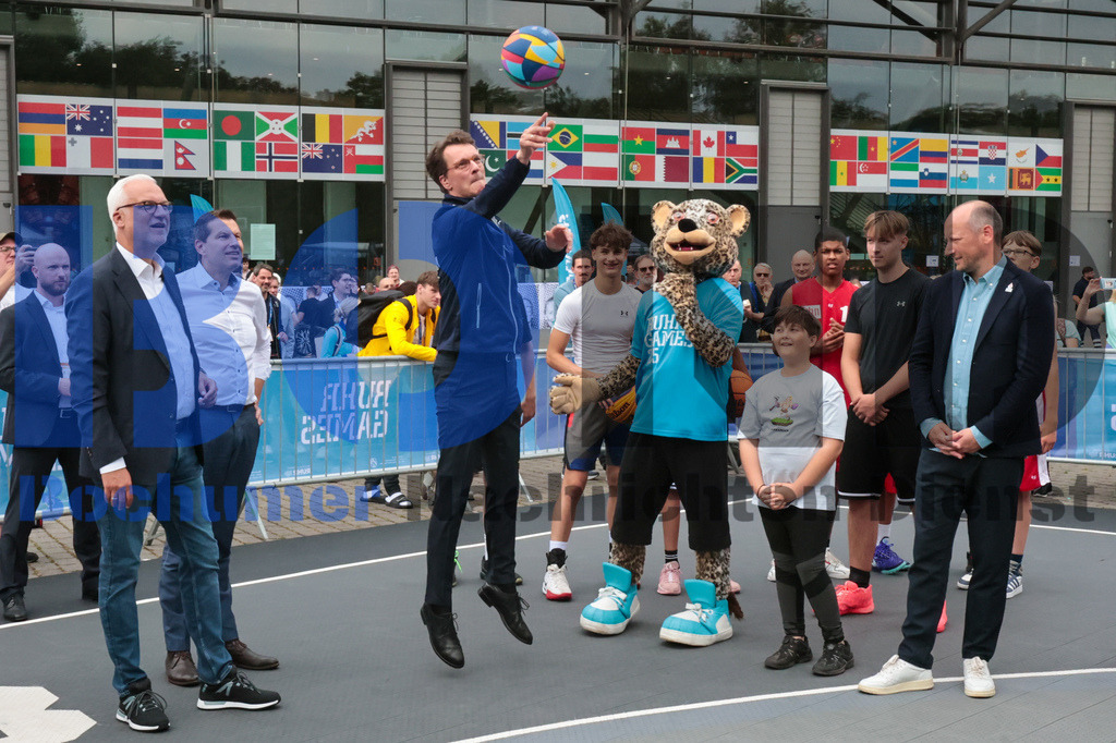 SES_TTG3X320250717-155 | bond - Realisiert mit Pictrs.com