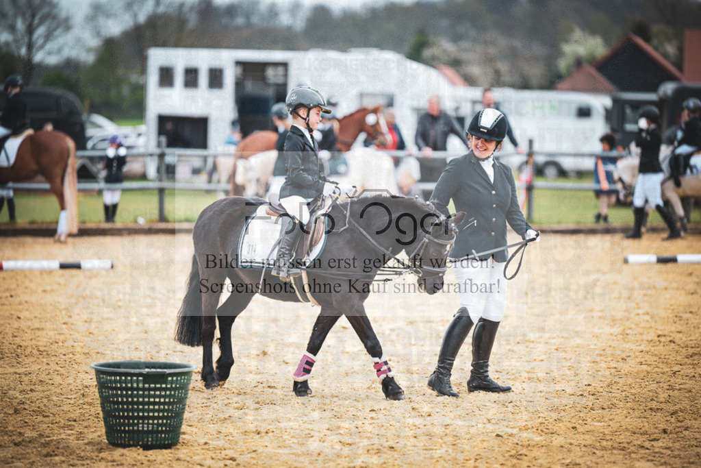DOS_8797 | Entdecke hochwertige Reitturnierfotos von Foto Oger. Professionell, emotional und authentisch – jetzt Lieblingsmomente im Shop bestellen.Deutschlandweite Turnierfotografie. - Realisiert mit Pictrs.com