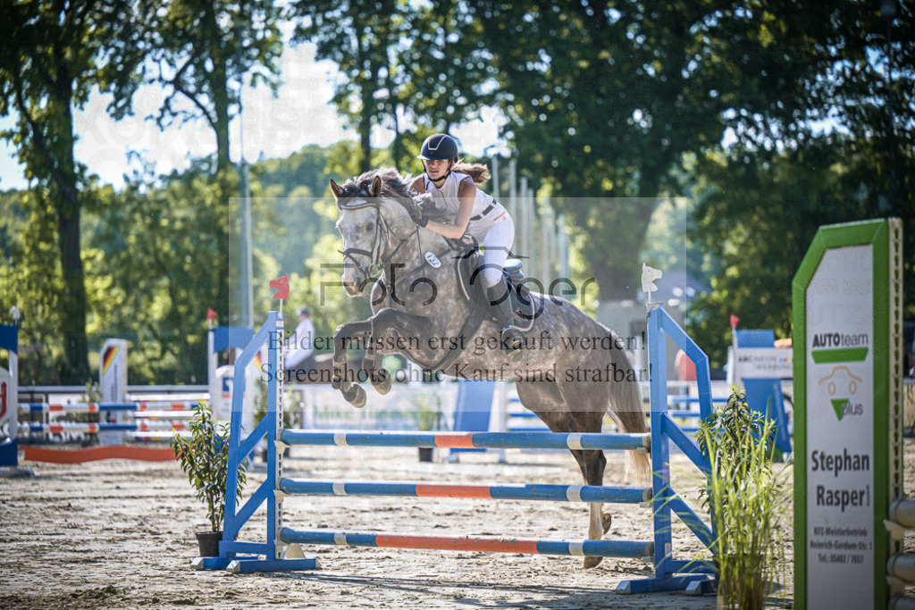 DOS_3082 | Entdecke hochwertige Reitturnierfotos von Foto Oger. Professionell, emotional und authentisch – jetzt Lieblingsmomente im Shop bestellen.Deutschlandweite Turnierfotografie. - Realisiert mit Pictrs.com