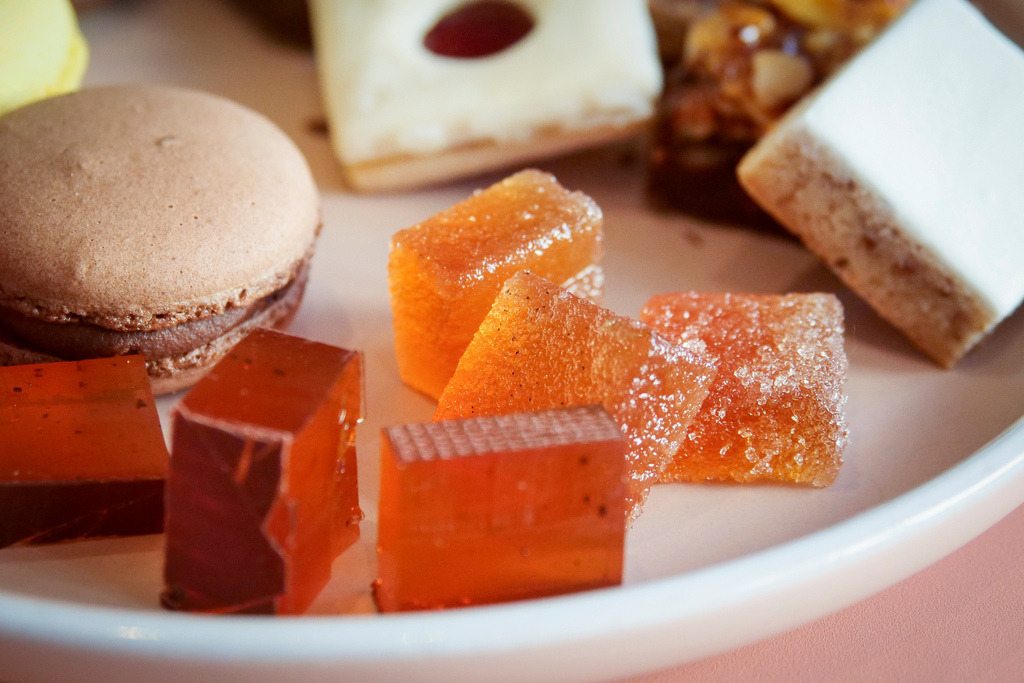 Patisserie Süßstoff | Wimsheim - Die junge Konditorin Franziska Weiler erlitt 2021 einen Schlaganfall. Wenige Monate später eröffnete sie ihre eigene Patisserie in Wimsheim. - Realisiert mit Pictrs.com