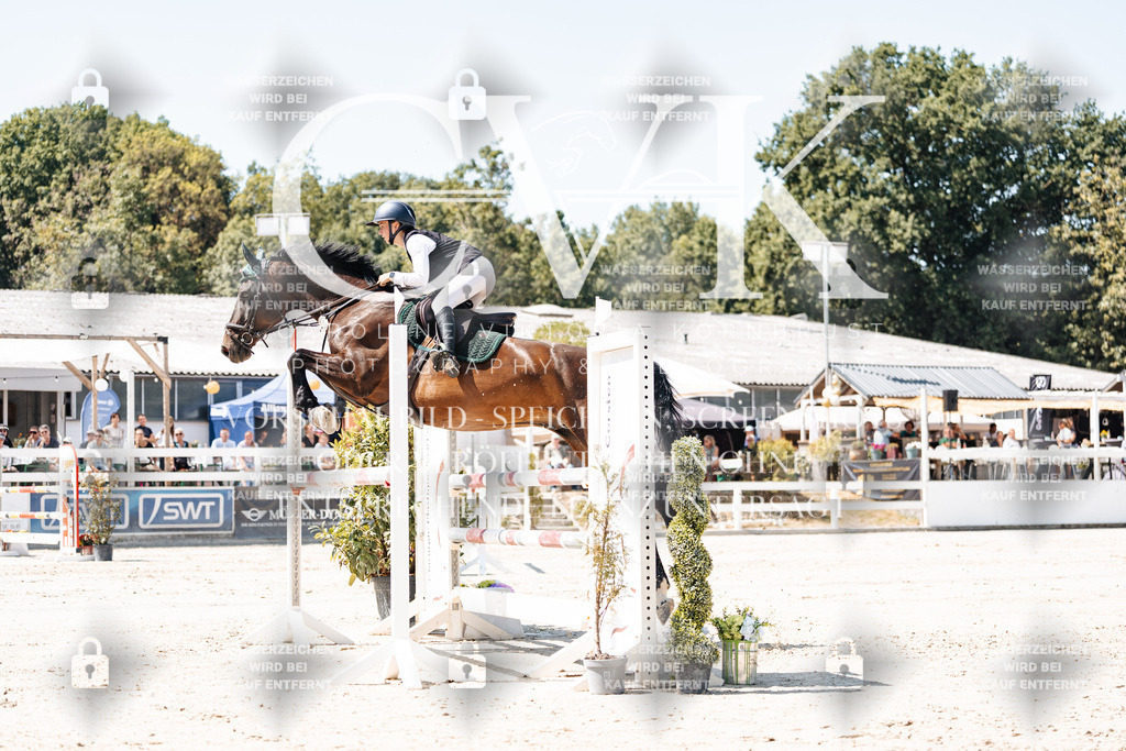 CK909666 | Turnierfotografie Pferdefotografie Trier Rheinland-Pfalz Pferdesport Reitsport Tierfotografie Sportfotografie Pferdevideo Pferdevideografie Equestrianvideography equestrianphotography  - Realisiert mit Pictrs.com