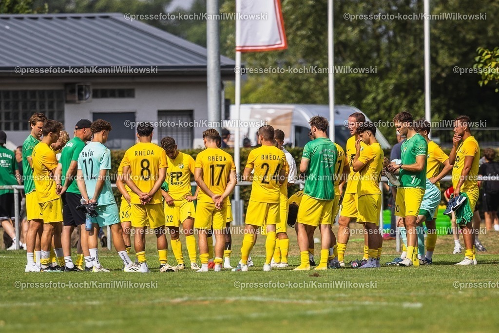 xkwi13072501049 | 13.07.2025, xkwix, Fußball, Testspiel, SV Lippstadt 08 - FSC Rheda, Rasenplatz, Sportanlage Esbeck: FSC Rheda nach Abpfiff
