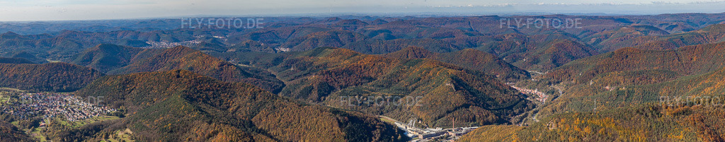 Luftbild: Pfalzpanorama von Wernersberg bis Rinnthal in Wernersberg im Bundesland Rheinland-Pfalz in Deutschland. Foto: IMG_34638-Pano.jpg vom 26.10.2010 durch Werner Riehm/FLY-FOTO.deAuflösung des Originals: 15679 x 3084 px
