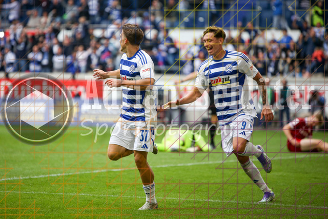 MSV Duisburg vs VfB Stuttgart II - 3. Liga | Duisburg, Deutschland, 02.08.25:   Patrick Sussek (MSV Duisburg) Torjubel, jubelt nach seinem Treffer zum 1:0 mit Tim Heike (MSV Duisburg) waehrend des Spiels der 3. Liga MSV Duisburg vs VfB Stuttgart II in der schauinsland-reisen-arena(Foto von Brauer-Fotoagentur / Adrian Schlueter)