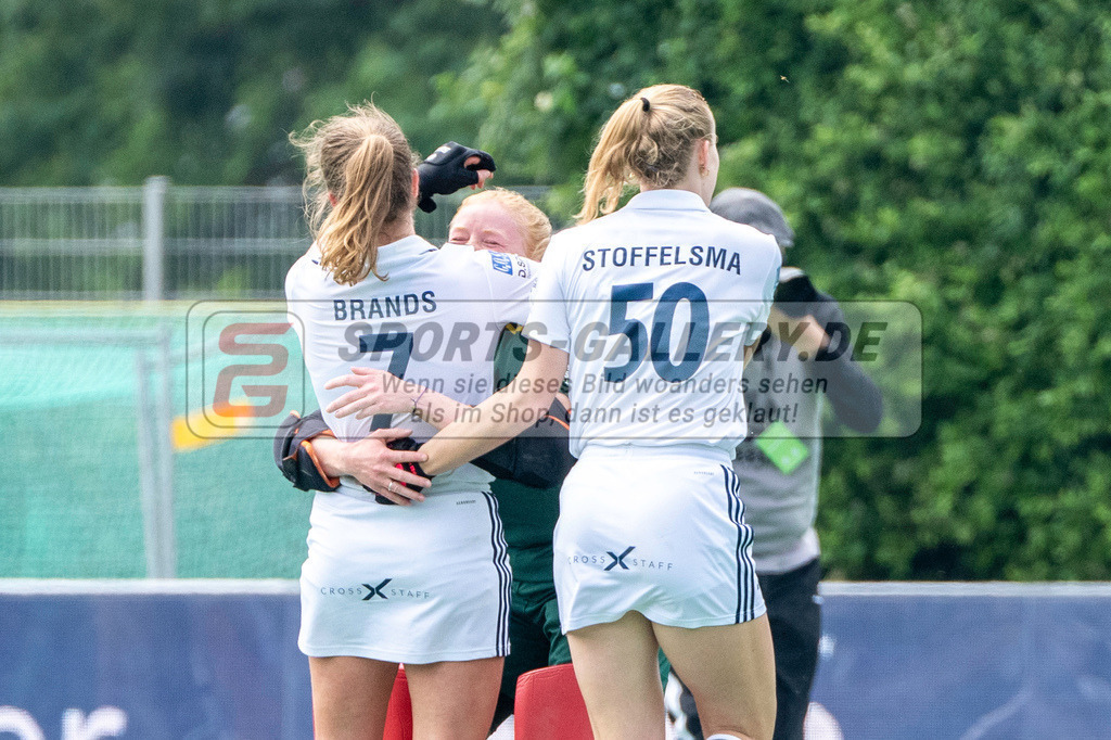Final4_20240519-1302-0045 | Bonn, Deutschland, 19.05.2024: Mabel Brands (Duesseldorfer HC), Lilly Soffelsma (Duesseldorfer HC) in Aktion waehrend des Spiels der Deutsche Feldhockey-Meisterschaften 2024 zwischen Final 4 Damen Finale Düsseldorfer HC - Mannheimer HC im Bonner THV am 19.05.2024 in Bonn, Deutschland. (Foto von Stephan Fehrmann)

Bonn, Germany, 19.05.2024: Mabel Brands (Duesseldorfer HC), Lilly Soffelsma (Duesseldorfer HC) in action during the game of Deutsche Feldhockey-Meisterschaften 2024 between Final 4 Damen Finale Düsseldorfer HC - Mannheimer HC in Bonner THV at 19.05.2024 in Bonn, Deutschland. (Foto from Stephan Fehrmann)