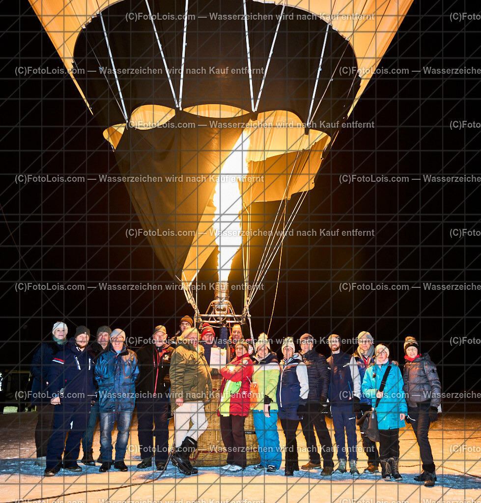 ALP5422_Nacht der Ballone_Ballonclub-Mitwirkende | NACHT DER BALLONE in Lackenhof am Ötscher, Sa 28. Dezember 2024.Mit einer Schauübung der Bergrettung Lackenhof, dem Ballonclub Ötscherland und den Gaminger Ötscherteufeln unter Zusammenarbeit mit der FF Lackenhof, dem Musikverein, dem Pensionistenverband, dem CampingClub, der Schirmbar und Konditorei Czihak, der Fuchswaldhütte und der Pizzeria Venezia, die für die Verköstigung sorgten, sowie der Ötscherliftgesellschaft, der Gemeinde Gaming und dem Ötscher-Tourismusverband.