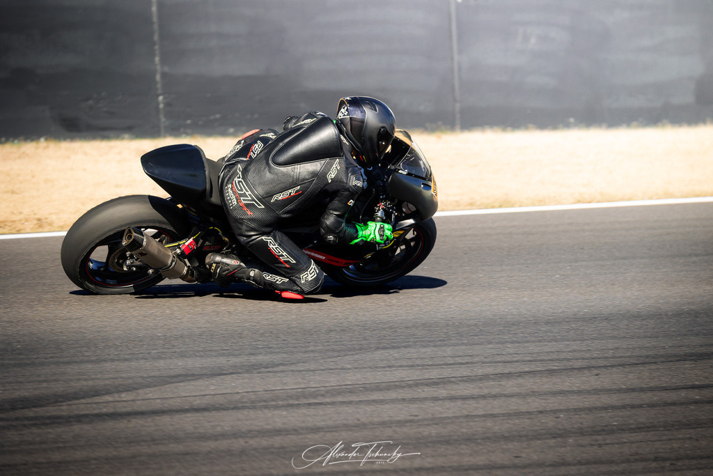 Ducati Trackday Hockenheimring 2026 | Entdecken Sie die faszinierende Welt von Alexander Tschuncky Arts: Kreative Fotografie, atemberaubende Automobilkunst und hochwertiger Bilderdruck. Lassen Sie sich inspirieren! - Realisiert mit Pictrs.com