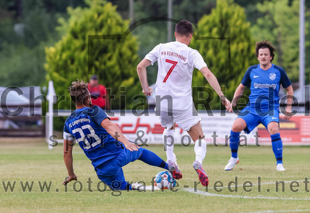 2023-06-30_057_FC_Langengeisling_gegen_VfB_Forstinning | Erding, Deutschland, 30.06.2023:
Fußball, Bezirksliga Oberbayern Ost 2023 / 2024, Testspiel, FC Langengeisling gegen VfB Forstinning, Endergebnis: 3:0

Hannes Dornauer (FC Langengeisling, #33), Dimitar Kirchev (VfB Forstinning, #7)

Foto: Christian Riedel / fotografie-riedel.net