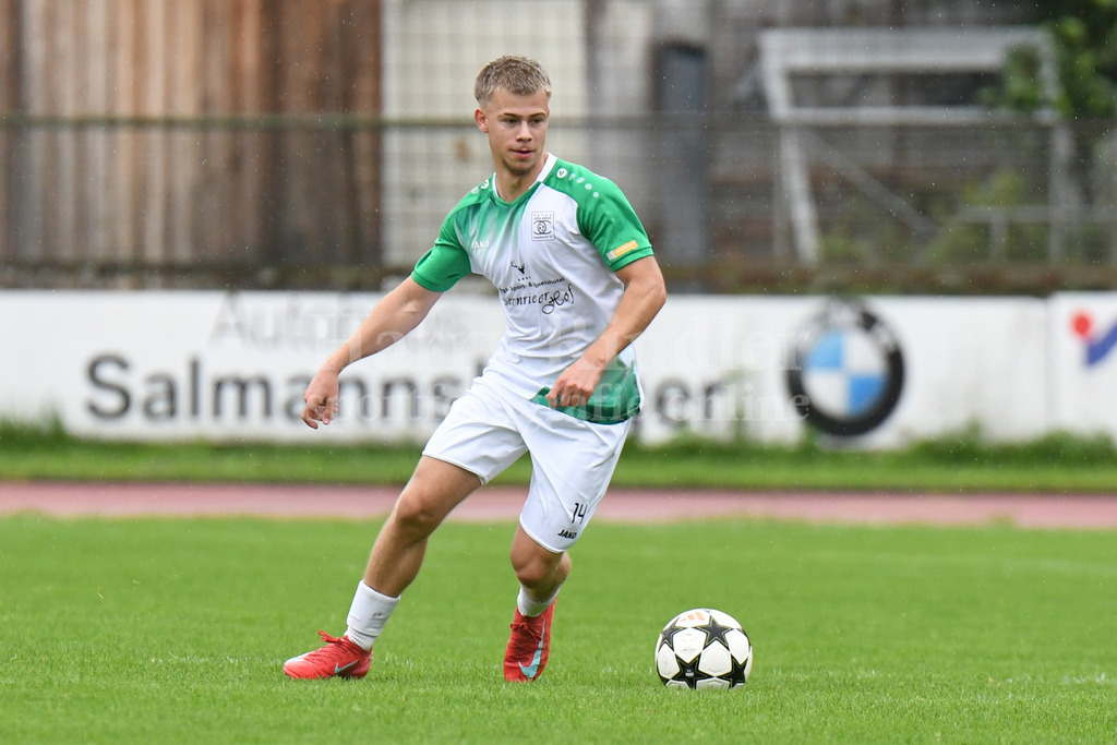 SpVgg GW Deggendorf : FC Obernzell-Erlau | Matthias Mittig (SpVgg GW Deggendorf #14) - Realisiert mit Pictrs.com