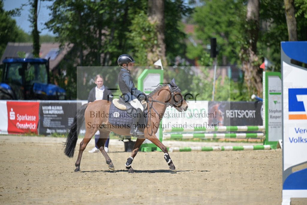 DOS_9612 | Entdecke hochwertige Reitturnierfotos von Foto Oger. Professionell, emotional und authentisch – jetzt Lieblingsmomente im Shop bestellen.Deutschlandweite Turnierfotografie. - Realisiert mit Pictrs.com
