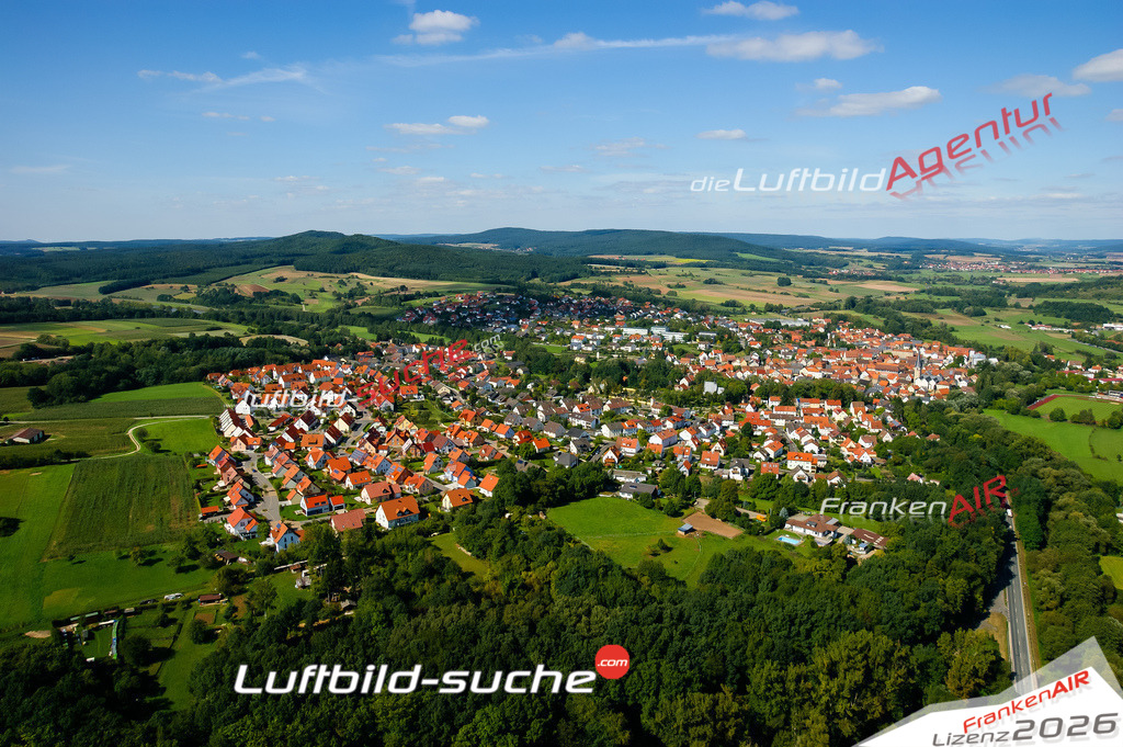 Die Luftaufnahme der Stadt Baunach wurde vom UL-Flugzeug heraus erstellt ( keine Drohne )- hohe Auflösung für beste Qualität