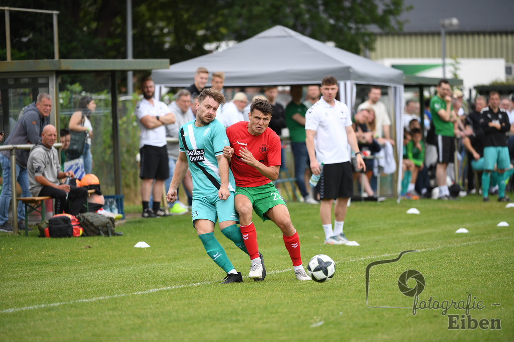 Sport-Duwe Cup | Sport-Duwe Cup Oldenburg; TuS Eversten (mint)-VFL Oldenburg (rot) am 05.07.2025 in Oldenburg (Sportanlage TuS Eversten), Photo: Philip Eiben 2025 - Realisiert mit Pictrs.com