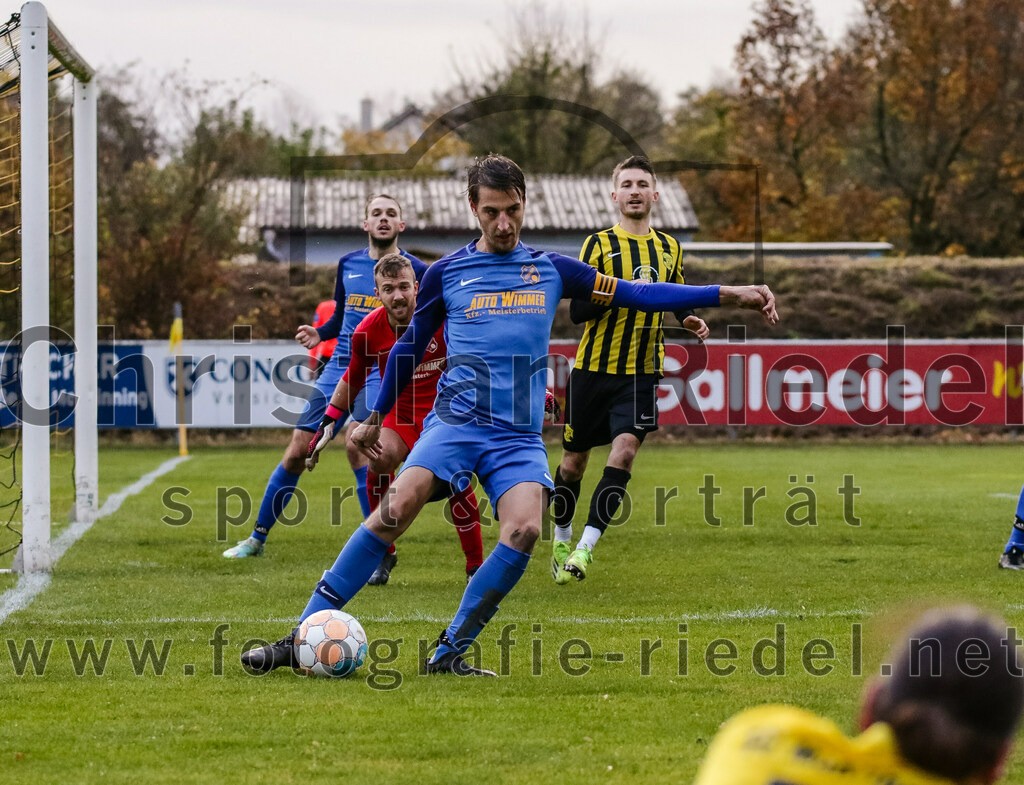 2023-11-11_091_FC_Moosinning_gegen_TSV_Peterskirchen | Moosinning, Deutschland, 11.11.2023:
Fußball, Bezirksliga Oberbayern Ost 2023 / 2024, 17. Spieltag, FC Moosinning gegen TSV Peterskirchen, Endergebnis: 5:0

Markus Schauberger (TSV Peterskirchen, #5)

Foto: Christian Riedel / fotografie-riedel.net