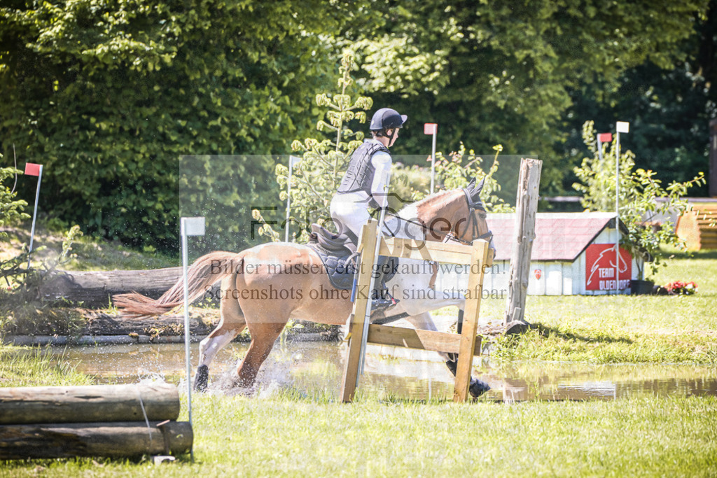 DOS_1478 | Entdecke hochwertige Reitturnierfotos von Foto Oger. Professionell, emotional und authentisch – jetzt Lieblingsmomente im Shop bestellen.Deutschlandweite Turnierfotografie. - Realisiert mit Pictrs.com