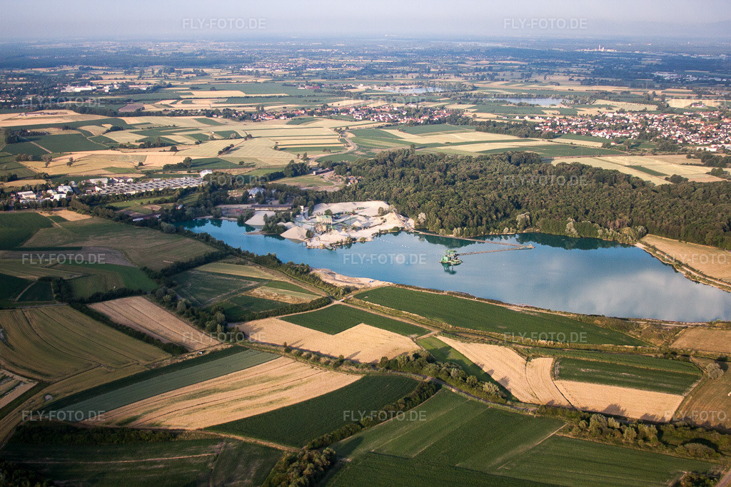 Luftbild: Baggersee im Ortsteil Legelshurst in Willstätt im Bundesland Baden-Württemberg in Deutschland. Foto: IMG_68049.jpg vom 19.06.2014 durch Werner Riehm/FLY-FOTO.de