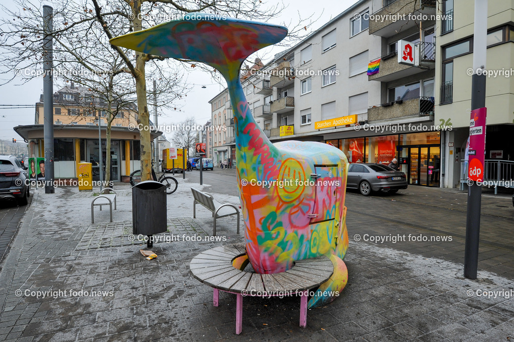 Deutschland_ Bayern_ Wuerzburg_ 23.01.2025-12 | 23.01.2025, Deutschland, GER, Bayern, Wuerzburg im Bild Themenbild, Stadtansichten, Buecherschrank, Buecher, lesen, Lesestoff, Tausch, Walfisch, Graffitti