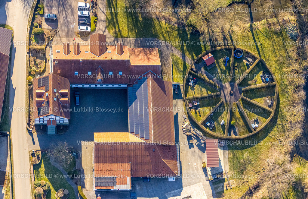 Soest250306229 | Luftbild, Dienstleistungen für Bau und Landwirtschaft Dringenberg GmbHLandwirtschaftsbetrieb, runde Gartenanlage, Paradiese, Soest, Soester Börde, Nordrhein-Westfalen, Deutschland