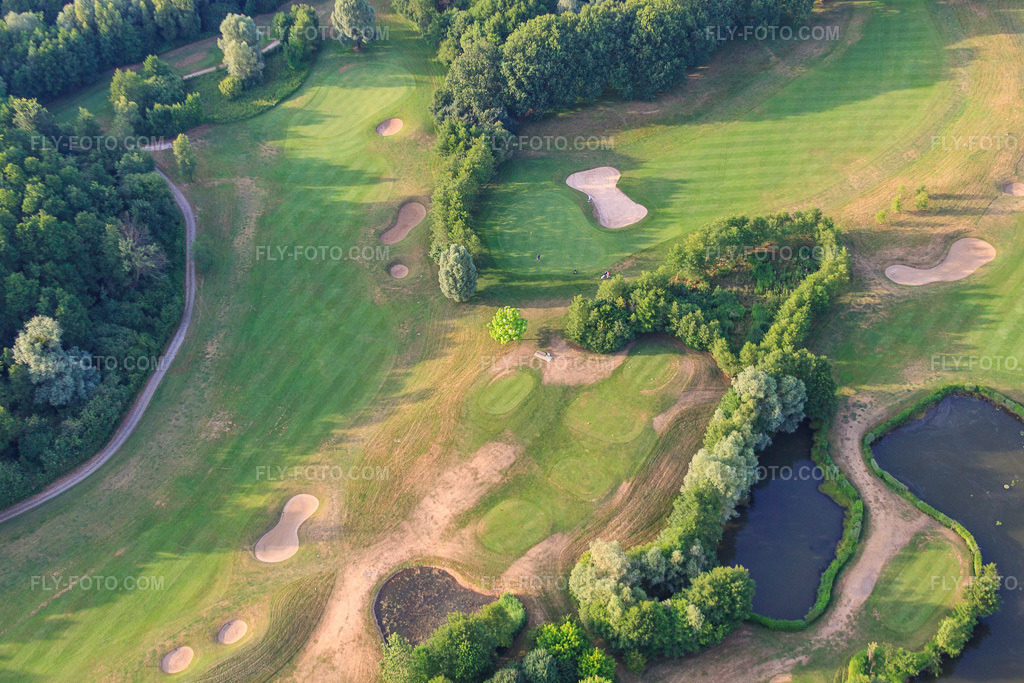 Aerial view: Ponds and greens at the Baden-Baden Golf Club Soufflenheim in Soufflenheim in the state Bas-Rhin, France. – Photo: IMG_30487.jpg taken on 07/09/2010 by Werner Riehm/FLY-FOTO.com – Resolution of the original: 4752 x 3168 px