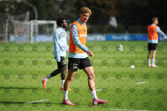 DSC_7750b | Hertha BSC, 2. Bundesliga, Herren, Saison 2025/26, Training, im Bild Marton Dardai,  Fotograf:   Ralf Gebhardt - Realisiert mit Pictrs.com