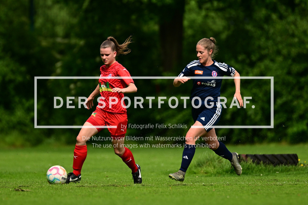 Fußball I Frauen I Saison 2024-2025 I Kreisliga I 17. Spieltag I SV Ahlerstedt-Ottendorf III - FC Oste-Oldendorf II I 045459 | Der Sportfotograf. - Realisiert mit Pictrs.com