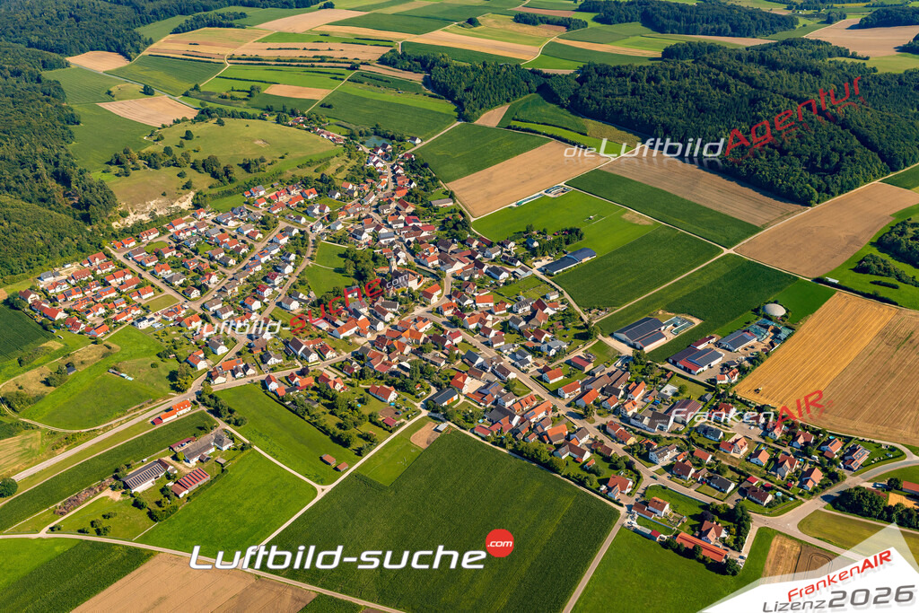 Schrägluftbild  Gosheim  Huisheim - Das Luftbild wurde 2025 vom UL-Flugzeug heraus erstellt ( keine Drohne ) - Hochauflösende Luftaufnahme -Nicht vergleichbar mit Google Maps oder Satelittenbilder- Die Geschenkidee !Mit Lizenz und Bildrechte bestellbar