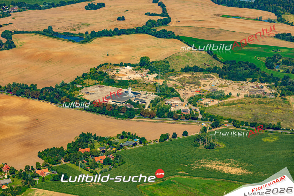 Luftaufnahme Nutteln Betonwerk Kuhlen-Wendorf - Die Luftaufnahme wurde 2025 vom UL-Flugzeug heraus erstellt ( ohne Drohne ) - Hochauflösende Luftaufnahme - für professionelle Ausdrucke geeignet. Die Geschenkidee !Mit Lizenz und Bildrechte bestellbar
