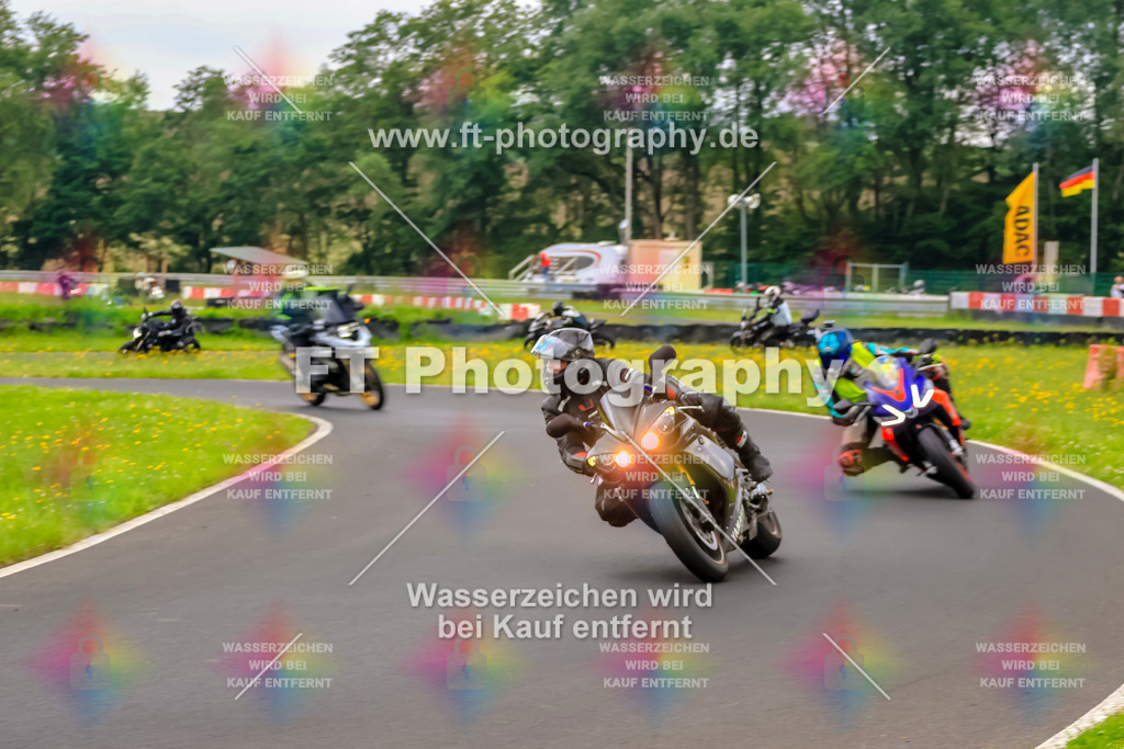 VBK-7109 | Hier findet Ihr Bilder von Touristenfahrten auf der Nürburgring Nordschleife oder von anderen Veranstaltungen die ich besucht habe. Viel Spass beim Durch Schauen 