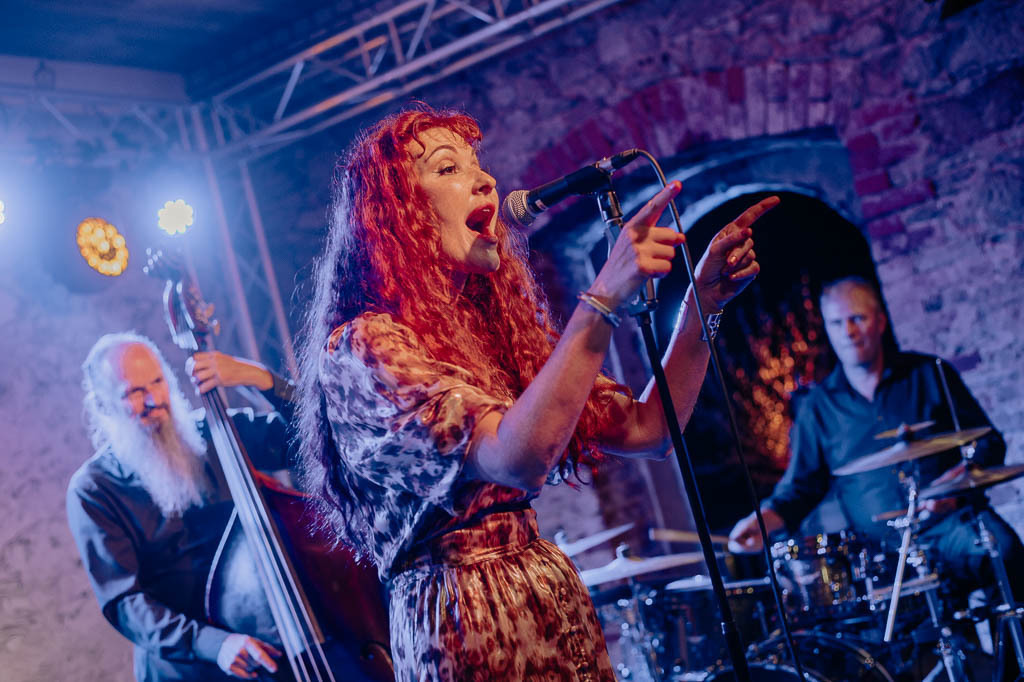 Maria Markesini Konzert | Maria Markesini meets Klazz Brothers im Forte Belvedere Leisnig zum Festival Hallo Leisnig 2022. - Realisiert mit Pictrs.com