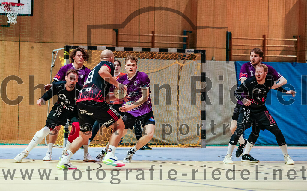 2023-11-26_041_SpVgg_Altenerding_gegen_TSV_1861_Mainburg | Erding, Deutschland, 26.11.2023:
Handball, Bezirksoberliga Männer 2023 / 2024, 9. Spieltag, SpVgg Altenerding gegen TSV 1861 Mainburg, Endergebnis: 34:20

Maximilian Heim (TSV 1861 Mainburg, #18), Jabob Thees (SpVgg Altenerding, #3), Christoph Würfl (TSV 1861 Mainburg, #7), Christian Loris (SpVgg Altenerding, #11)

Foto: Christian Riedel / fotografie-riedel.net