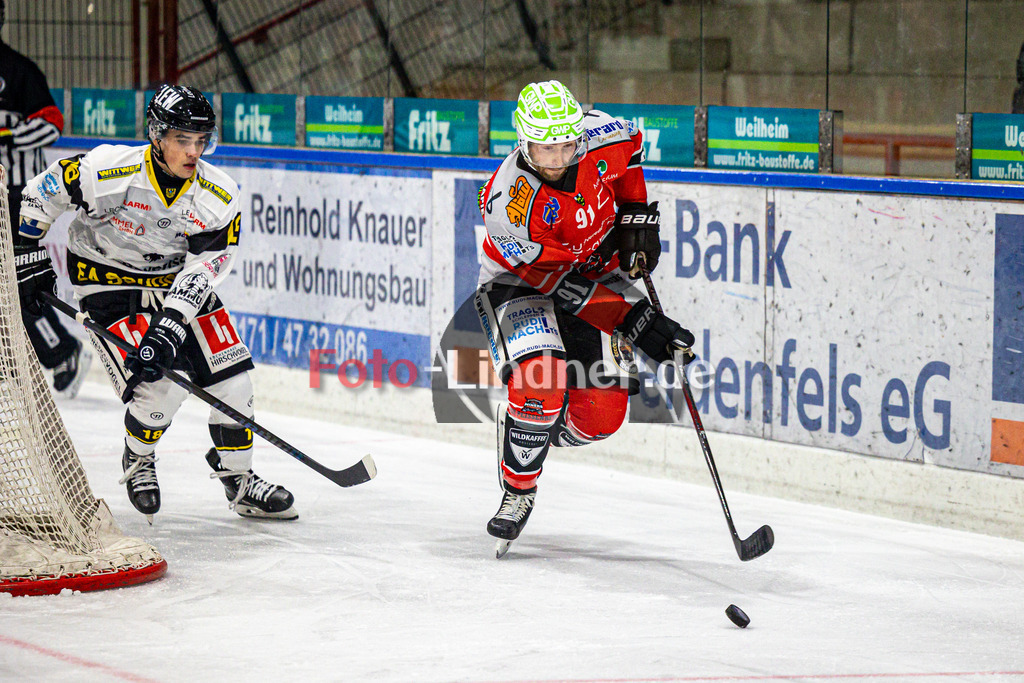 TSV Peißenberg MINERS gegen EA Schongau | Eishockey Bayernliga Herren Vorrunde 2024/25, TSV Peißenberg MINERS gegen EA Schongau, 20241031,Dominik EBENTHEUER (MINERS 91) am Puck,2024-10-31 in Peißenberg (Eisstadion Peißenberg)Dominik EBENTHEUER (MINERS 91)Copyright: WolfgangxLindner foto-lindner.de