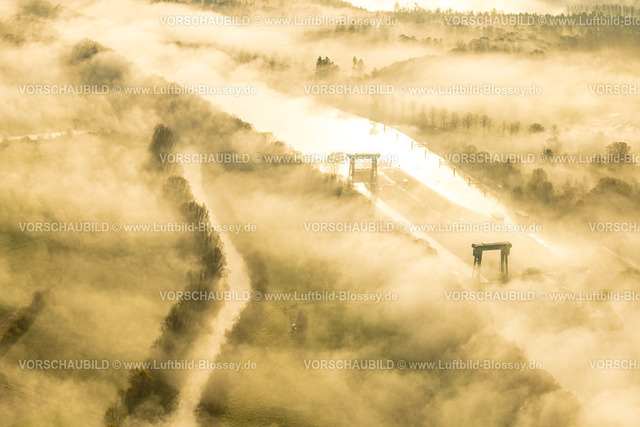 Haltern231104117 | Luftbild, Nebelschwaden über der Schleuse Flaesheim am Wesel-Datteln-Kanal und der Lippeaue mit Fluss Lippe, umgeben von herbstlichen Laubbäumen, Flaesheim, Haltern am See, Ruhrgebiet, Münsterland, Nordrhein-Westfalen, Deutschland