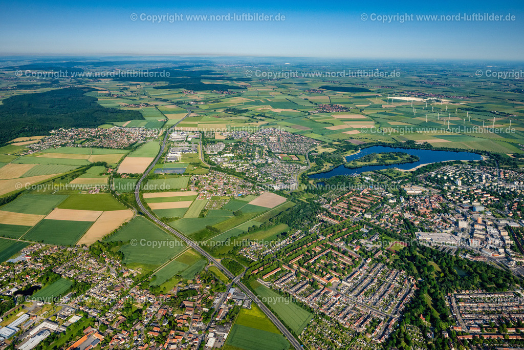 Salzgitter_Lebenstedt_ELS_4106050623 | SALZGITTER 05.06.2023 Innenstadtbereich im Stadtgebiet " Lebenstedt " an der Schillerstraße in Salzgitter im Bundesland Niedersachsen, Deutschland. // Cityscape of the district " Lebenstedt " on street Schillerstrasse in Salzgitter in the state Lower Saxony, Germany. Foto: Martin Elsen