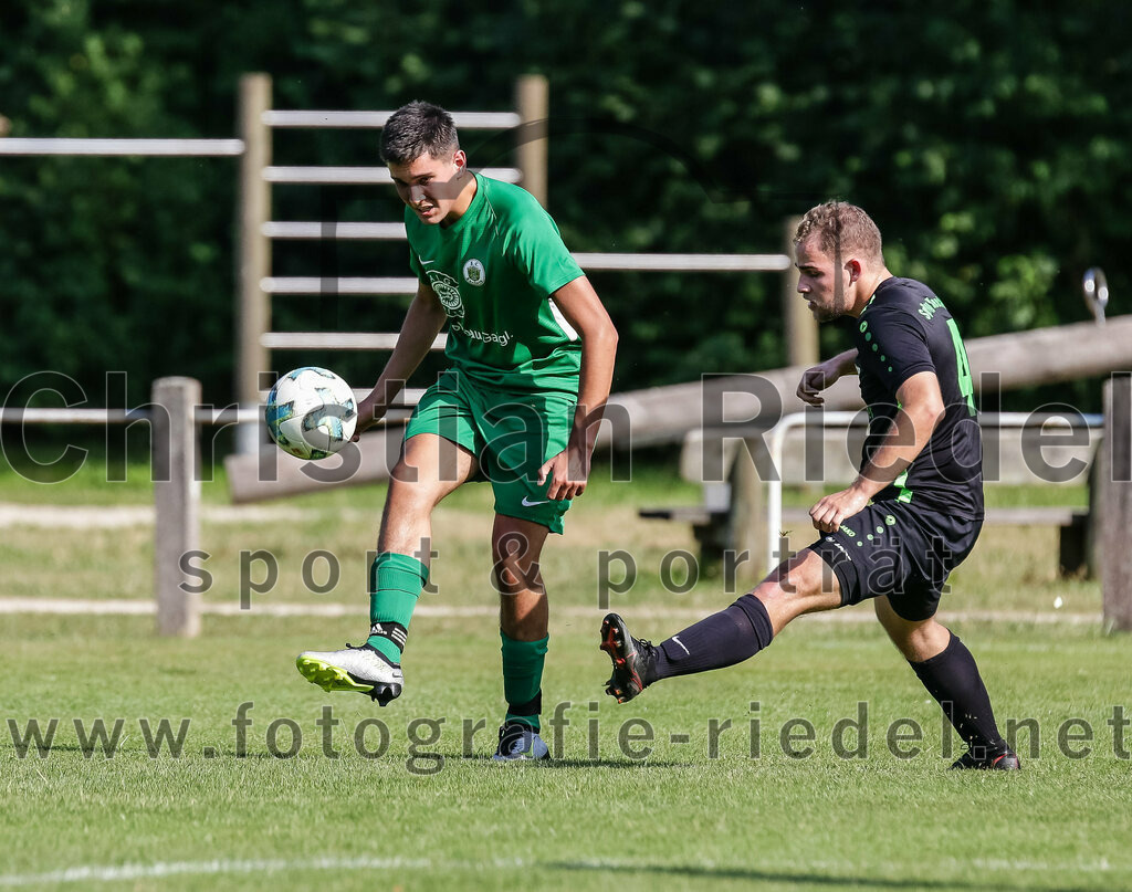 2023-07-09_053_FC_Forstern_gegen_SpVgg_Neuching | Forstern, Deutschland, 09.07.2023:
Fußball, Kreisklasse 2023 / 2024, Testspiel, FC Forstern gegen SpVgg Neuching, Endergebnis: 2:4

Mikail Can (FC Forstern, #9), Lucas Bertsch (SpVgg Neuching, #4)

Foto: Christian Riedel / fotografie-riedel.net