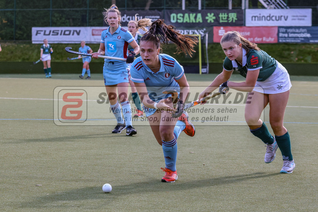 MJ_2022-10-08_Damen_HTCU-UHC-63 | Michaela Wienert (UHC Hamburg #19), Uhlenhorst Mülheim - UHC Hamburg am 8.10.2022 im Waldstadion, Mülheim a. d. Ruhr