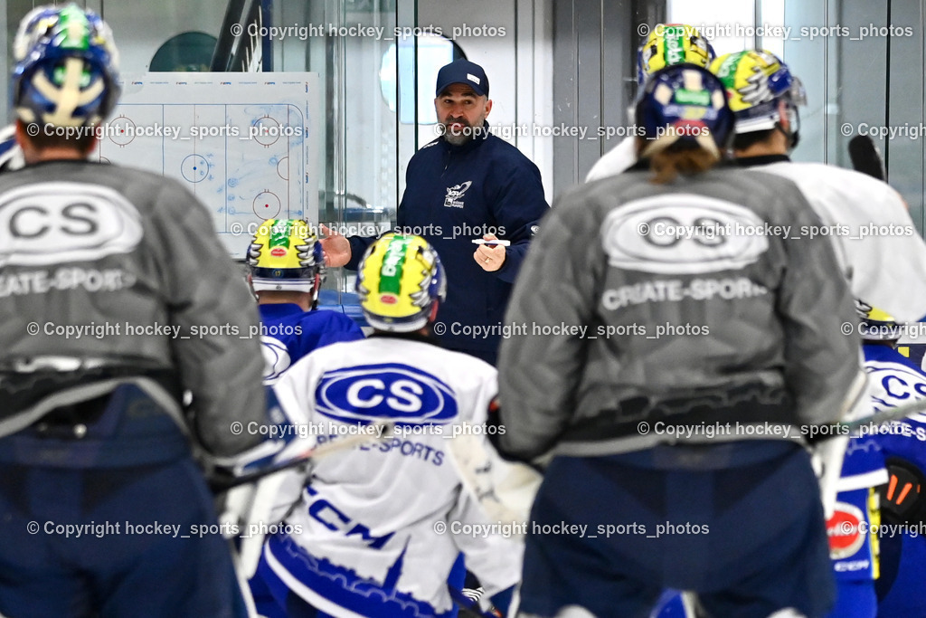 Eistrainig EC VSV mit Headcoach Pierre Allard | Eistrainig EC VSV mit Headcoach Pierre Allard, 1. Eistrainig EC VSV mit Headcoach Pierre Allard am 02.12.2025 in Villach (Stadthalle Villach), Austria, (Photo by Bernd Stefan)