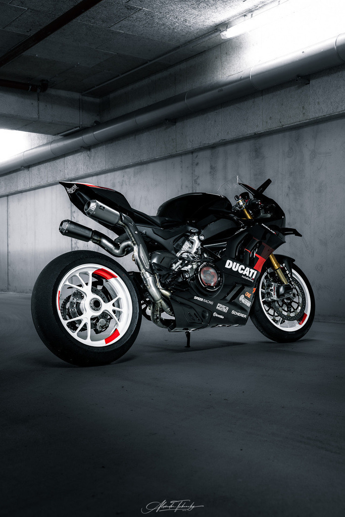 Ducati Panigale V4S | Entdecken Sie die faszinierende Welt von Alexander Tschuncky Arts: Kreative Fotografie, atemberaubende Automobilkunst und hochwertiger Bilderdruck. Lassen Sie sich inspirieren! - Realisiert mit Pictrs.com