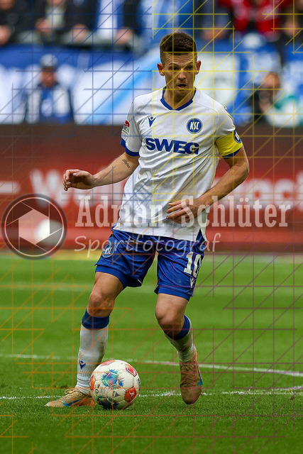 05.04.2026, GER, Fussball, Herren, 2. BL, Saison 2025/2026, FC Schalke 04 - Karlsruher SC | Marvin Wanitzek (KSC) in Aktion am Ball, Einzelaktion 