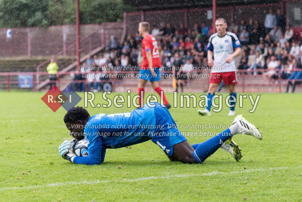 Fußball, Saison 2023/24, Regionalliga Nord, Hamburger SV II (U21) - SV Drochtersen/Assel, Sportpark Eimsbüttel Stadion (Hamburg), 12.08.2023, 3. Spieltag | Steven Mensah (#1, HSV II, Torwart)