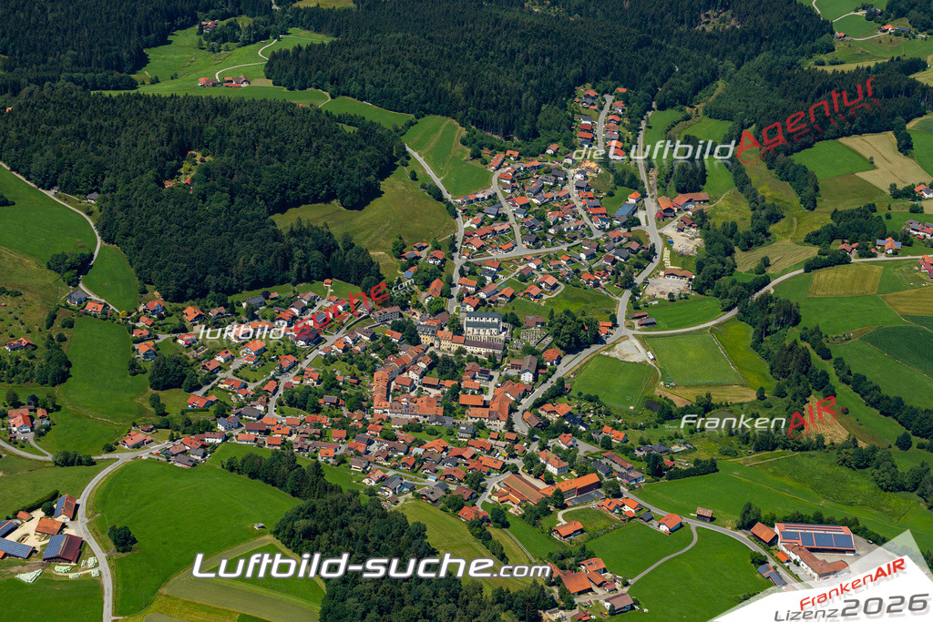 Aktuelles Luftbild von  Gotteszell - Die Luftaufnahme wurde 2022 mittels UL-Flugzeug erstellt ( keine Drohne ) - hochauflösende Kamera-Systeme von  Canon -Beste Qualität - Für grossformatige Ausdrucke geeignet. Die Geschenkidee !