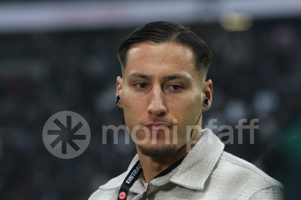 Younes Ebnoutalib | Online-Shop | monipfaff.de - Realisiert mit Pictrs.com