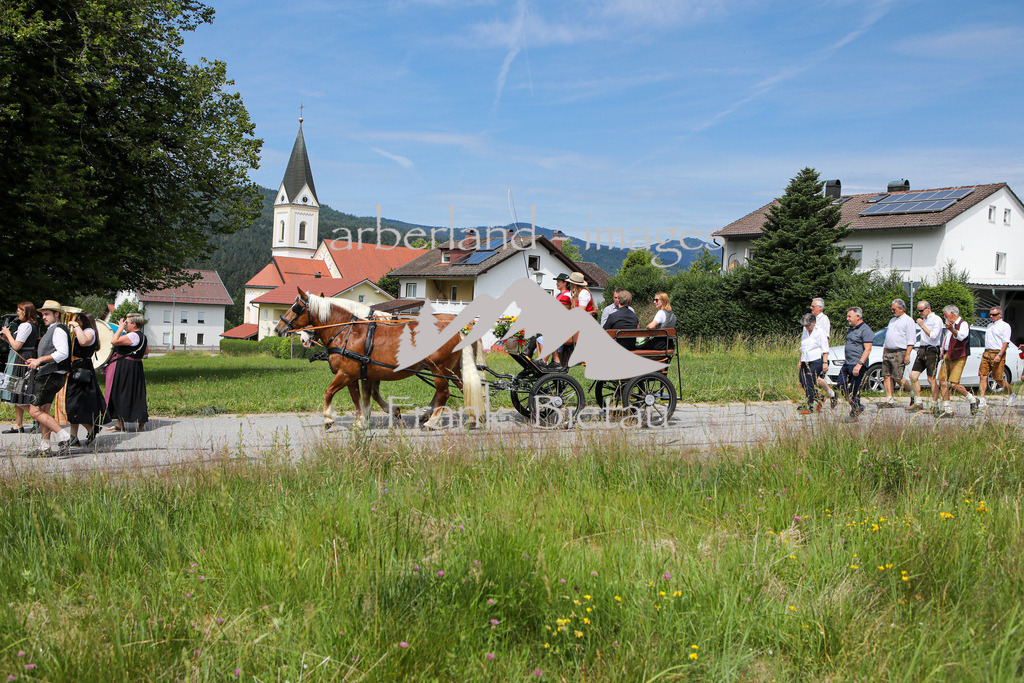 OE7A0480 | Festzug nach dem Feldgottesdienst um das Dorf Ludwigsthal