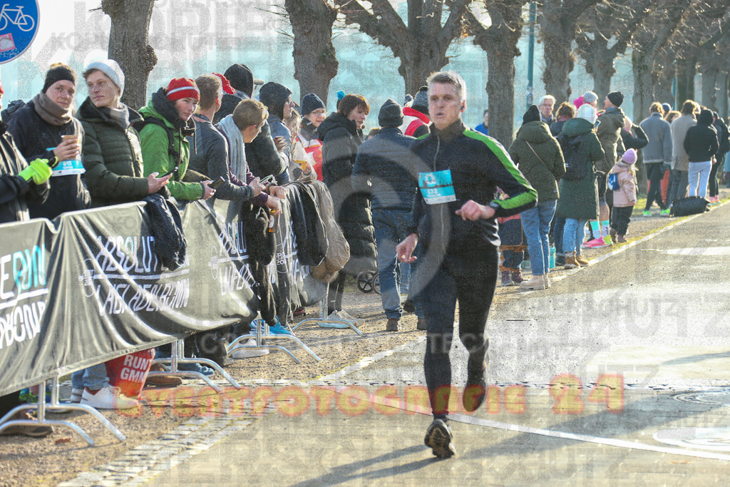 241231_1204_EX1_3774 | Sportfotografie im Rhein-Sieg Kreis, Köln, Bonn, NRW, Rheinland Pfalz, Hessen, etc. Unser Tätigkeitsfeld umfasst den Laufsport vom Volkslauf über den Marathon, Duathlon, Triathon bis zum Ultralauf wie Kölnpfad Ultra oder Schindertrail.